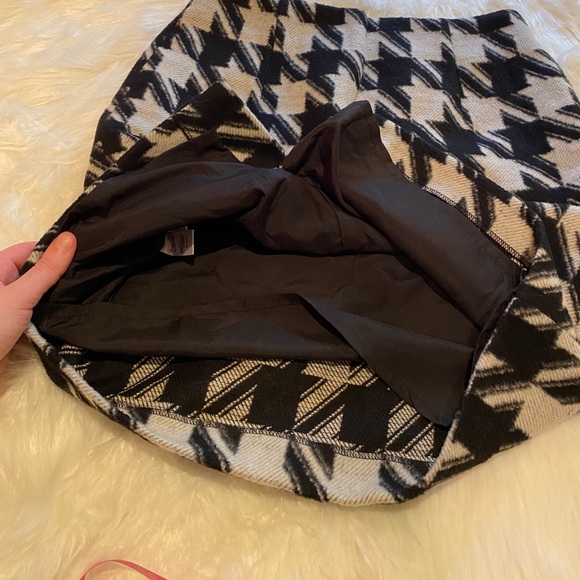 Amanda & Chelsea black & white pattern skirt size 4 business casual - Picture 15 of 16